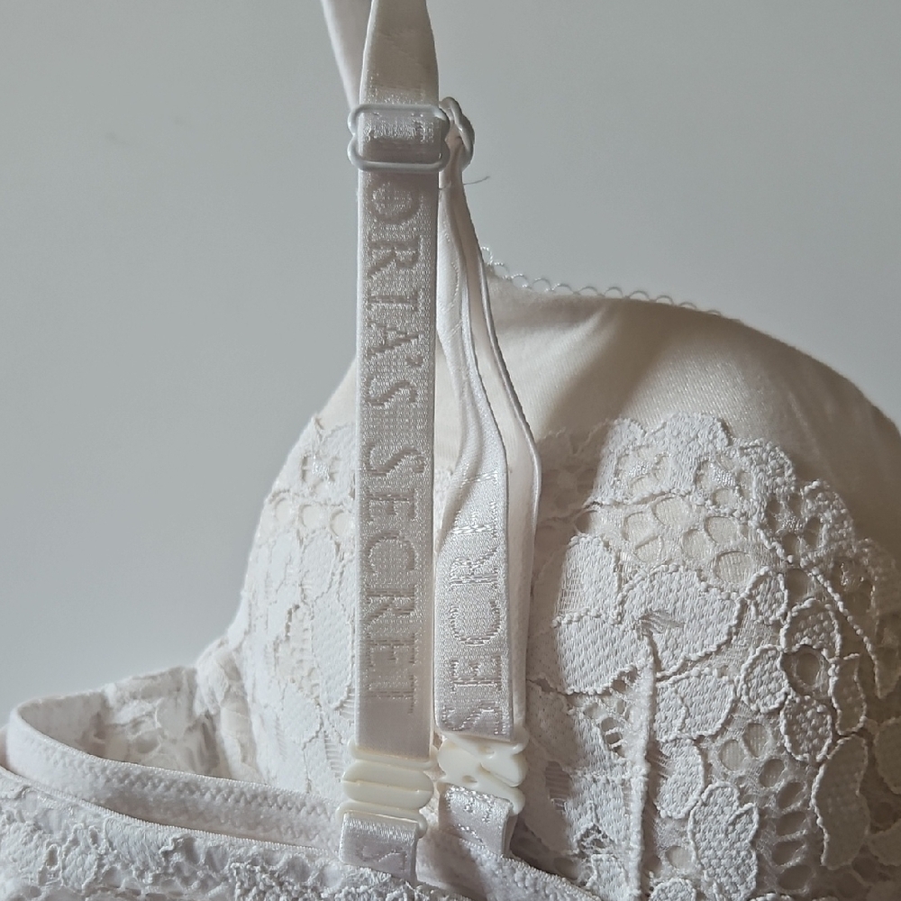 Victoria's Secret Ivory Lace Bustier - Picture 13 of 13